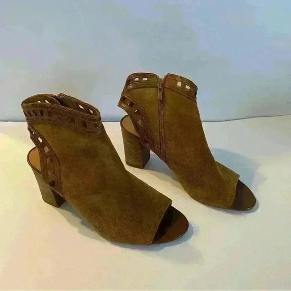 Franco Sarto Greenwich Tan Suede Cut Out Peep Toe Heeled Ankle Sandals Size 9 - Picture 1 of 8